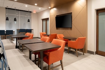 holiday inn express and suites hollister an ihg hotel