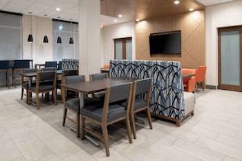 holiday inn express and suites hollister an ihg hotel