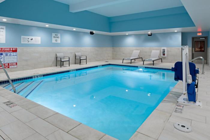 holiday inn express and suites hollister an ihg hotel