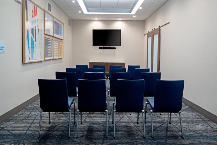 holiday inn express and suites hollister an ihg hotel
