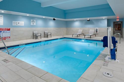 holiday inn express and suites hollister an ihg hotel