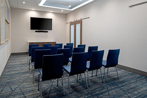 holiday inn express and suites hollister an ihg hotel