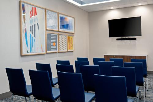holiday inn express and suites hollister an ihg hotel