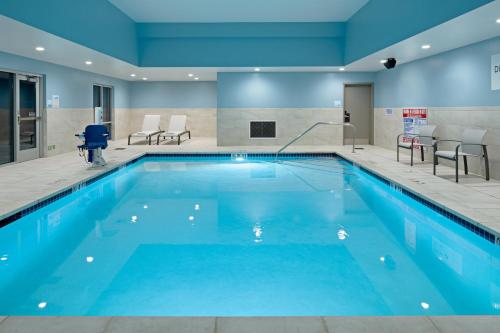 holiday inn express and suites hollister an ihg hotel