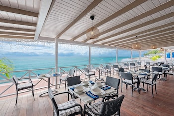 butterfly beach hotel