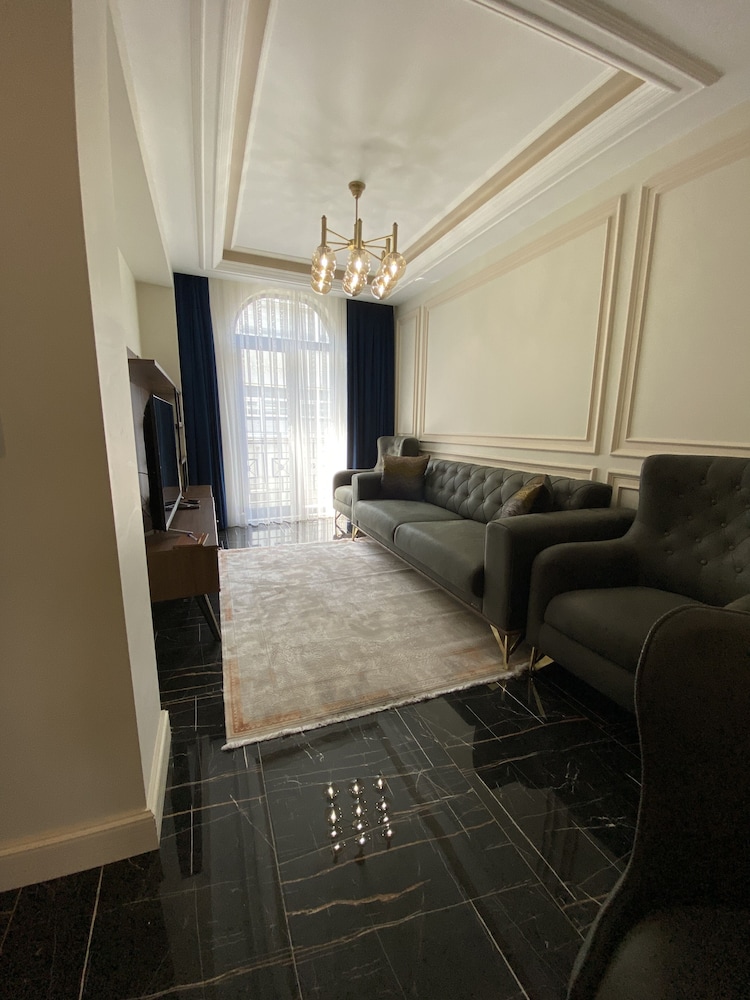 princely suites