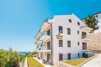 golden rose hotel