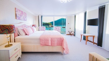 dolphin boutique hotel and restaurant