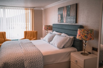 dolphin boutique hotel and restaurant