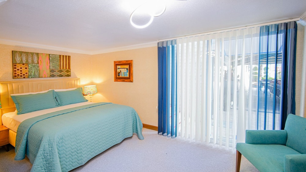 dolphin boutique hotel and restaurant