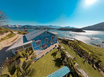 dolphin boutique hotel and restaurant