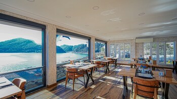 dolphin boutique hotel and restaurant