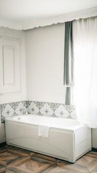 zeren alacati butik otel