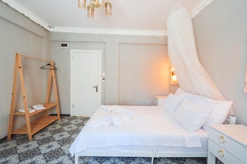 zeren alacati butik otel