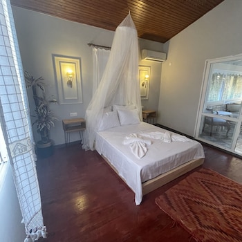 zeren alacati butik otel