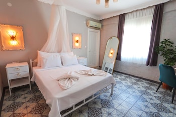 zeren alacati butik otel