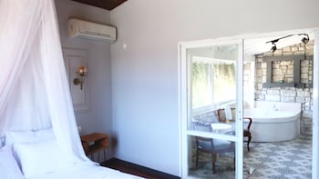 zeren alacati butik otel