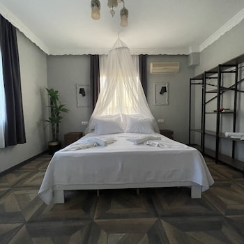 zeren alacati butik otel