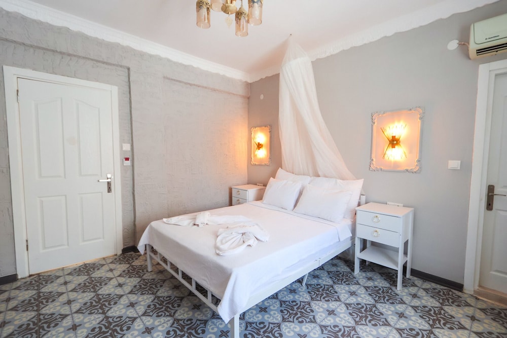 zeren alacati butik otel