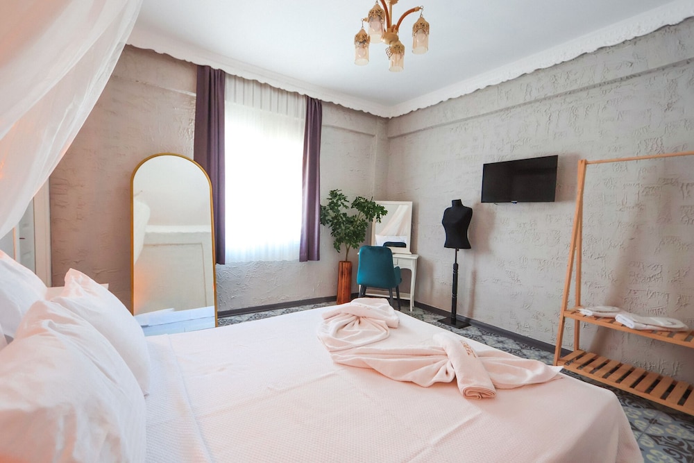 zeren alacati butik otel