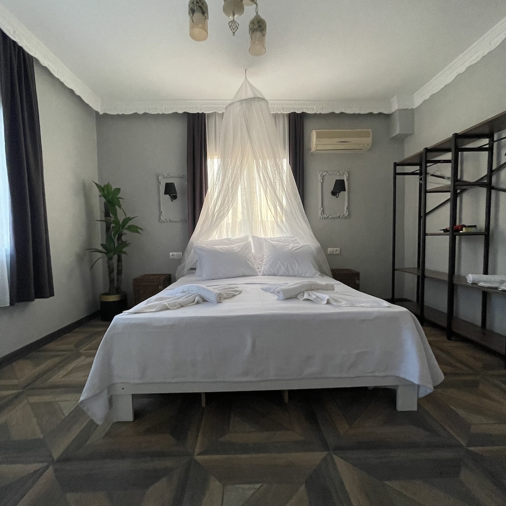 zeren alacati butik otel