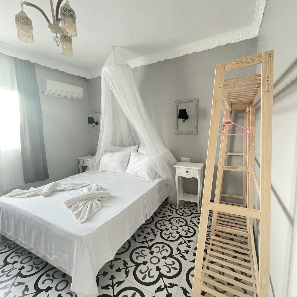 zeren alacati butik otel