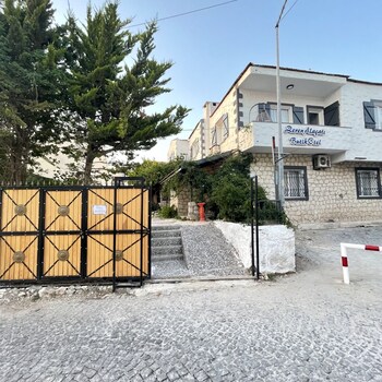 zeren alacati butik otel