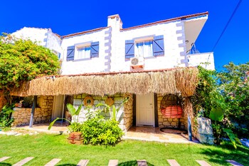 zeren alacati butik otel