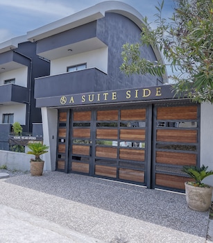 a suite side