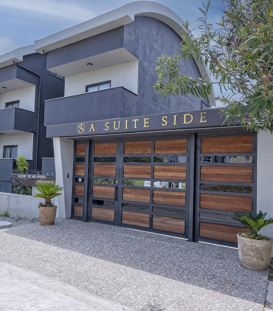 a suite side