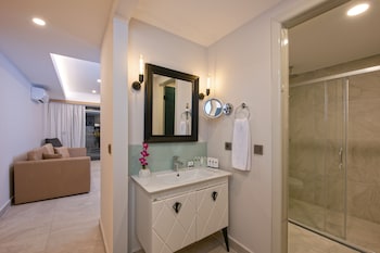 a suite side