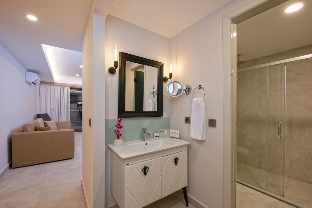 a suite side