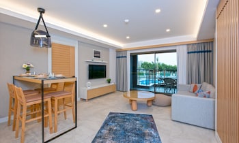 a suite side