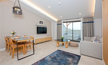 a suite side