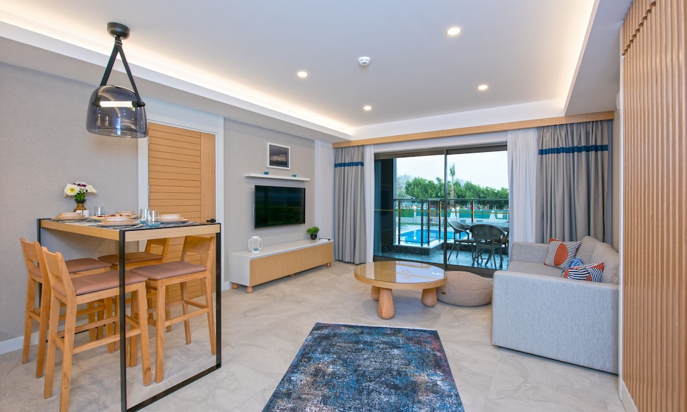 a suite side