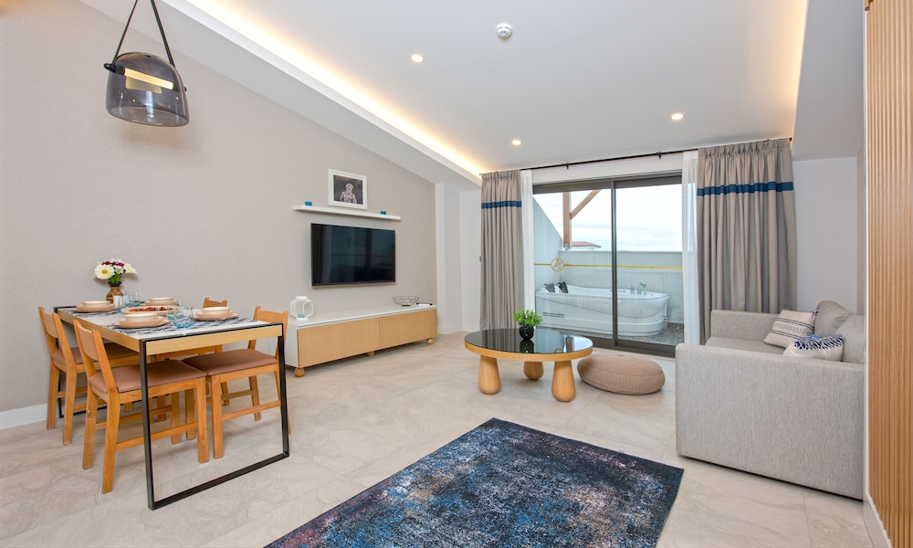 a suite side