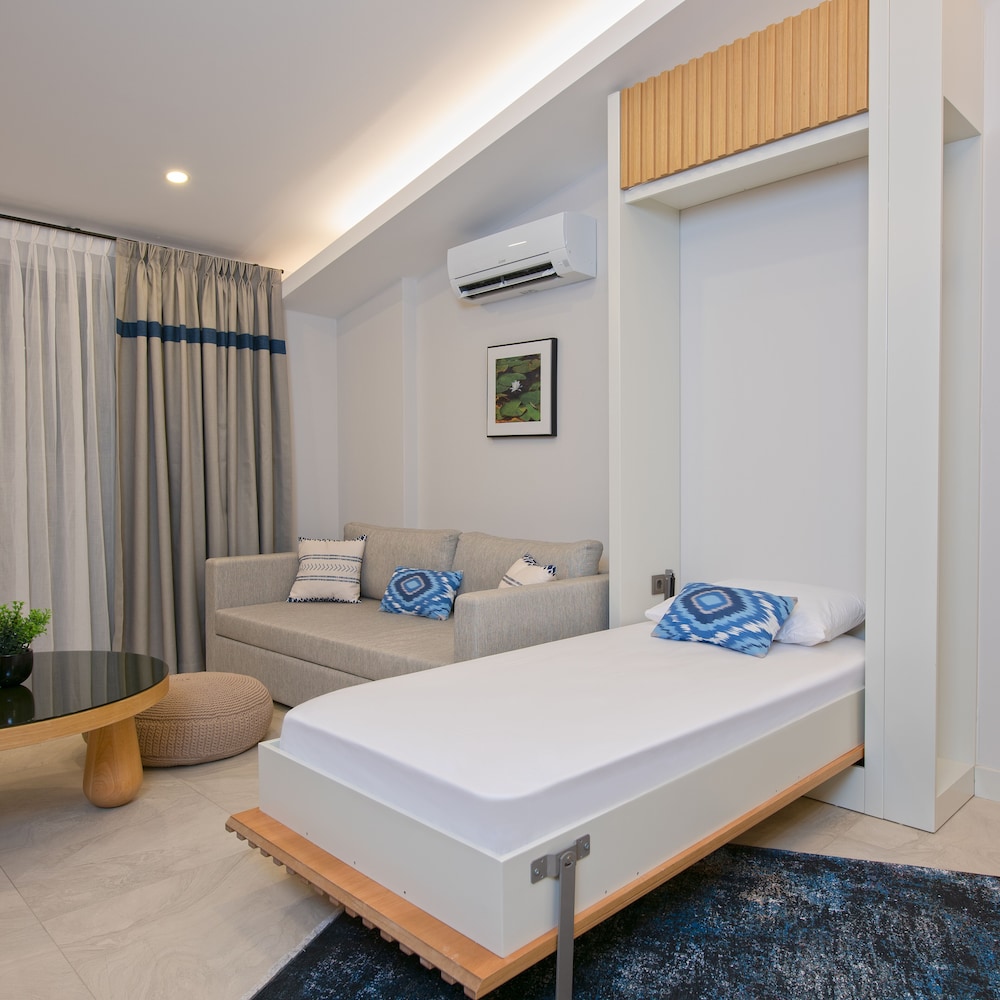 a suite side