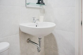 comfortable parkland avenue 2br apartment