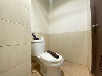 well apointed 1br apartment at easton park residence jatinangor