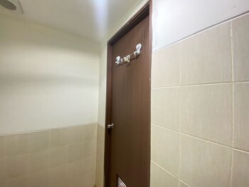 well apointed 1br apartment at easton park residence jatinangor