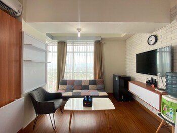 well apointed 1br apartment at easton park residence jatinangor