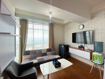 well apointed 1br apartment at easton park residence jatinangor