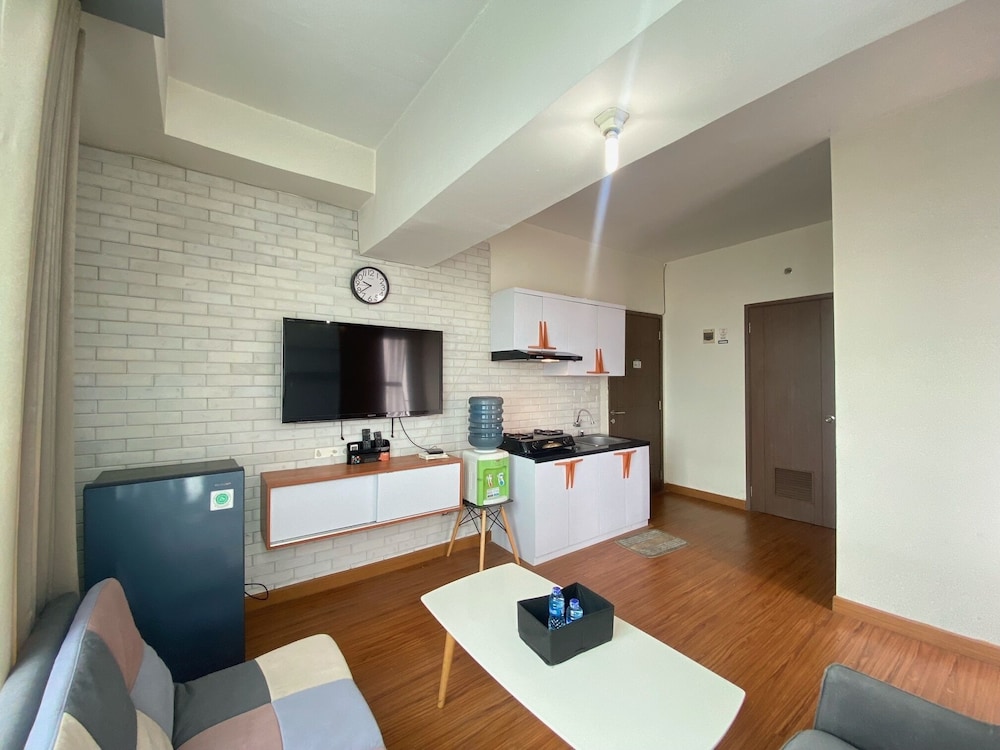 well apointed 1br apartment at easton park residence jatinangor