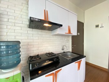 well apointed 1br apartment at easton park residence jatinangor