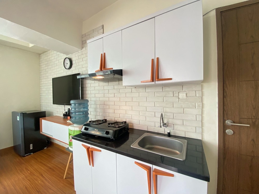 well apointed 1br apartment at easton park residence jatinangor