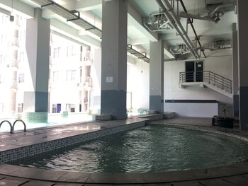 well apointed 1br apartment at easton park residence jatinangor