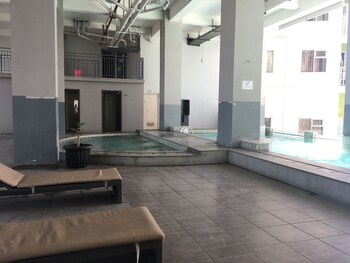 well apointed 1br apartment at easton park residence jatinangor