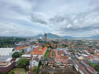 well apointed 1br apartment at easton park residence jatinangor