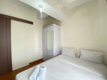 well apointed 1br apartment at easton park residence jatinangor