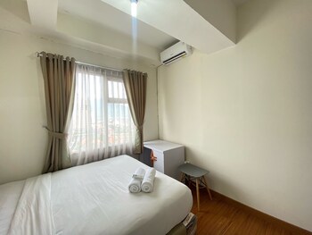 well apointed 1br apartment at easton park residence jatinangor